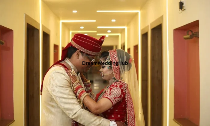 Gayatri Studio And Wedding Photographer